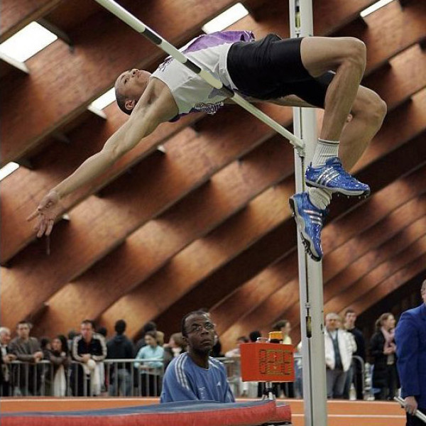 High jump crossbar