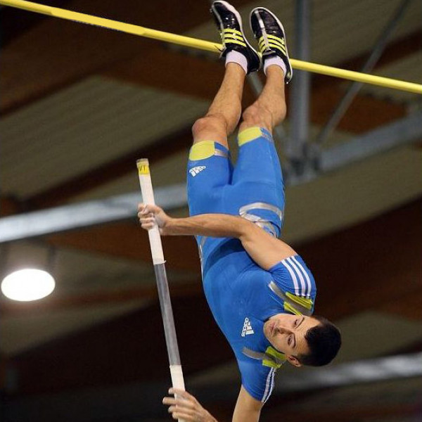 Pole vault crossbar