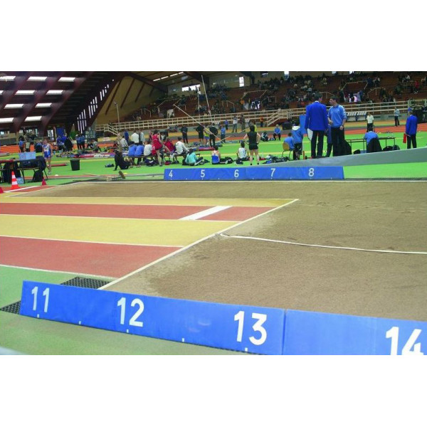 Distance indicator board in foam for triple jump